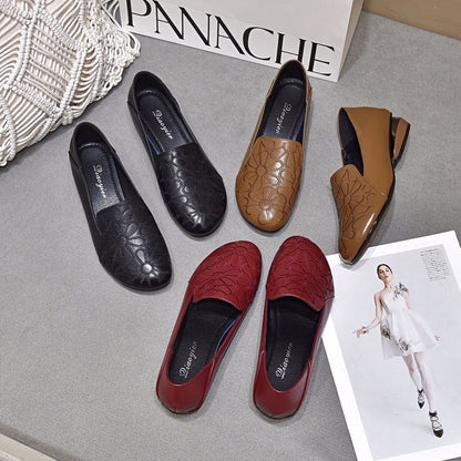 Sapatos de couro elegantes e confortáveis de salto baixo bordados